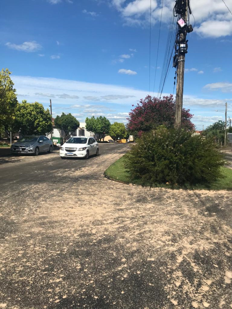 ASFALTADO MAIS UM TRECHO DA AV. PRESIDENTE VARGAS